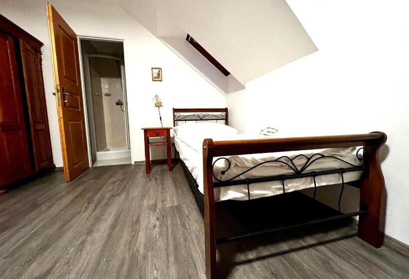 חיבור הדירה עם חדר שינה אחד, Modrava