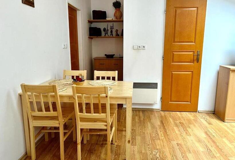 דירת חדר סופריור, Modrava