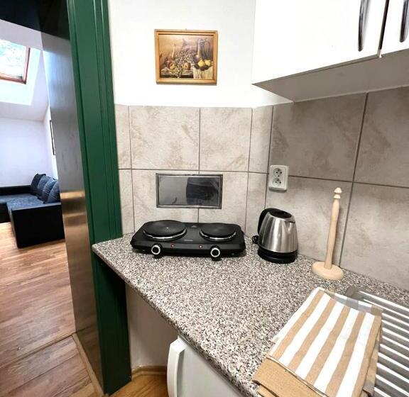 דירת חדר סופריור, Modrava