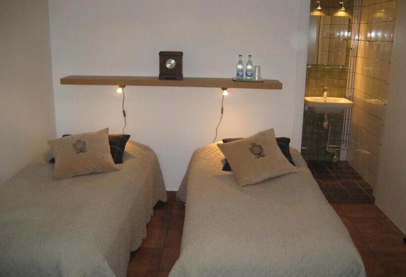 חדר סטנדרט לשלושה, Strand Golf