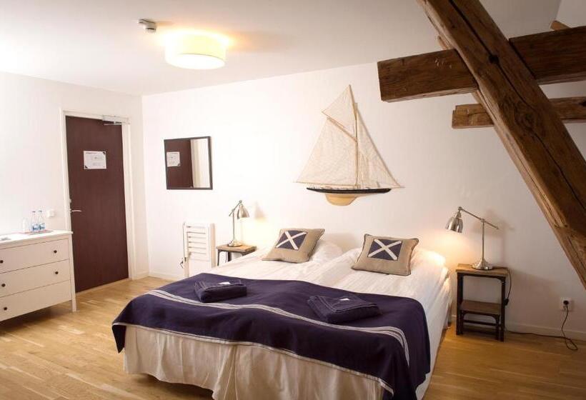 חדר סטנדרט לשלושה, Strand Golf