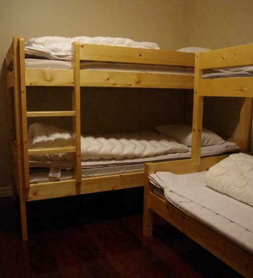 Номер Стандарт Четырехместный Совместный Санузел, äventyrsgårdens Vandrarhem, Kinnekulle