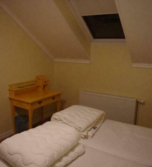 Номер Стандарт Четырехместный Совместный Санузел, äventyrsgårdens Vandrarhem, Kinnekulle