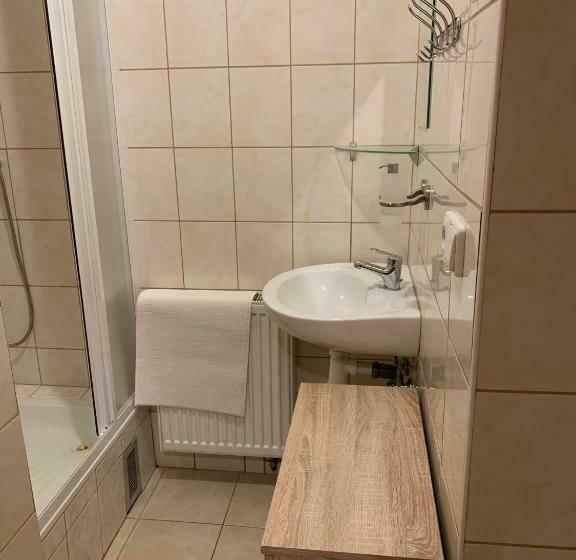 חדר סטנדרט לשלושה, Penzion A Restaurace Vyhlídka