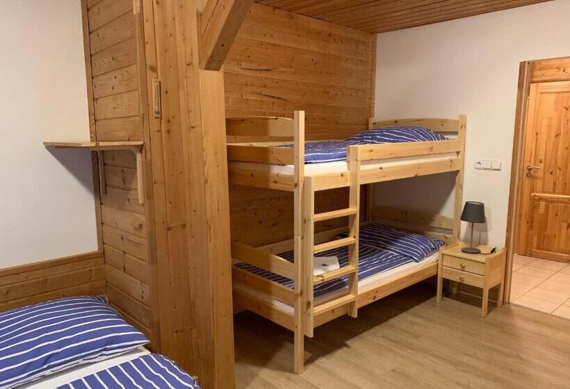 חדר סטנדרט לארבעה, Penzion A Restaurace Vyhlídka