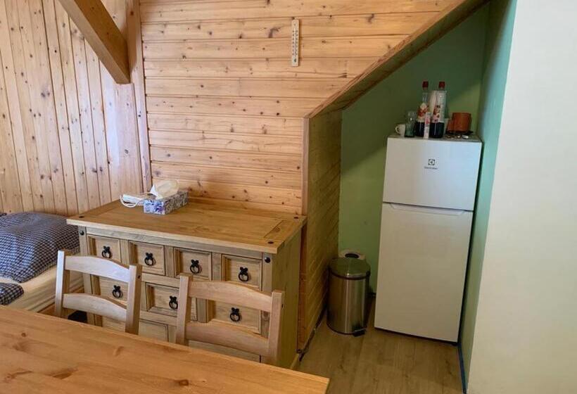 חדר לארבעה סטנדרטי עם נוף לגינה, Penzion A Restaurace Vyhlídka