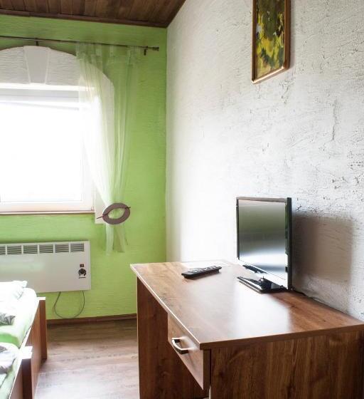 غرفة قياسية ثلاثية, Pura Vida