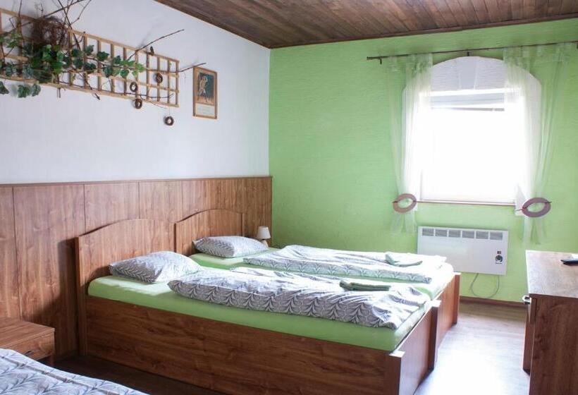 غرفة قياسية ثلاثية, Pura Vida