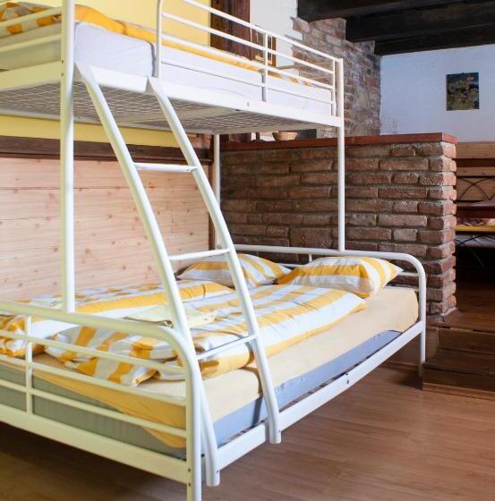 غرفة عادية خماسية, Pura Vida