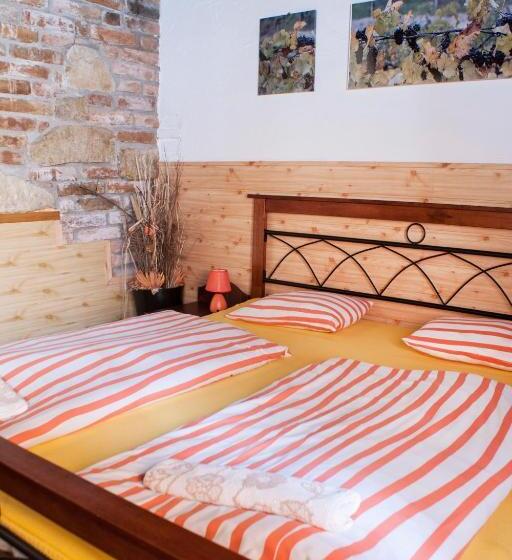 غرفة عادية خماسية, Pura Vida