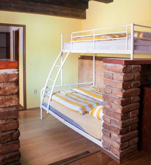 غرفة عادية خماسية, Pura Vida