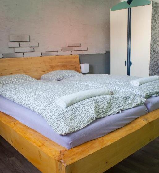 شقة غرفتين, Pura Vida