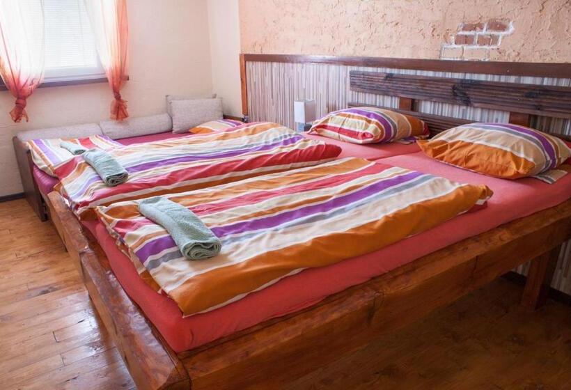 شقة غرفتين, Pura Vida