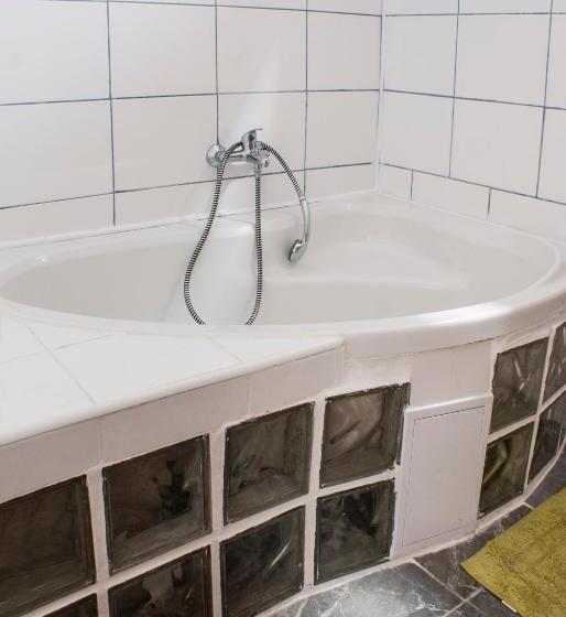 شقة غرفتين, Pura Vida