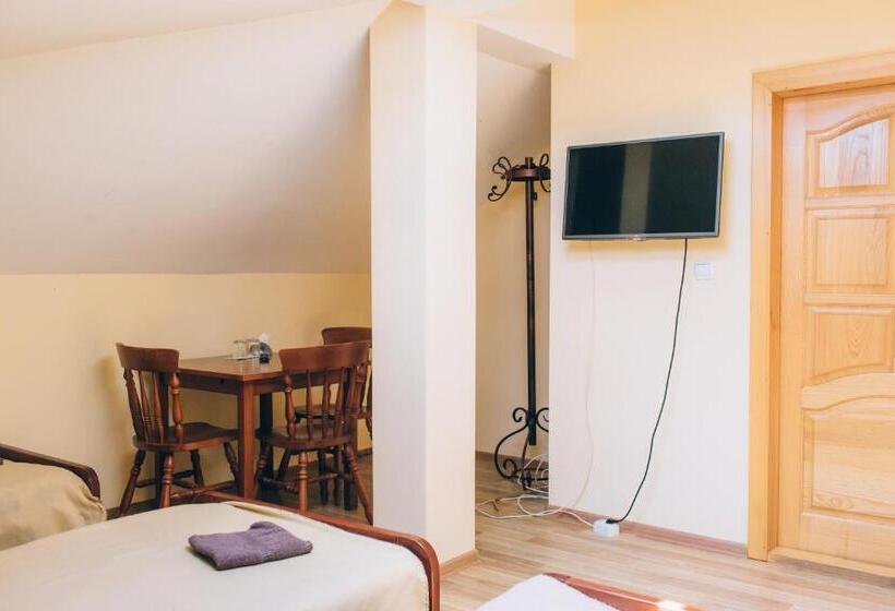 غرفة قياسية ثلاثية, Berizka