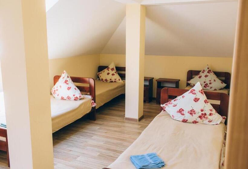 غرفة قياسية رباعية, Berizka