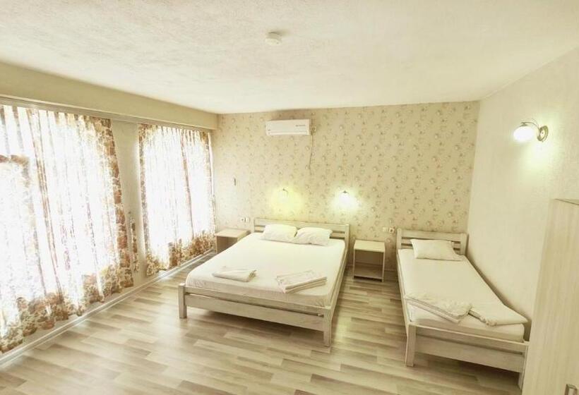 סוויטה עם נוף לנהר, Divna