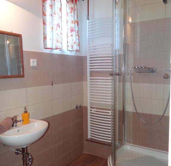 דירת שני חדרים, Farma Růžová