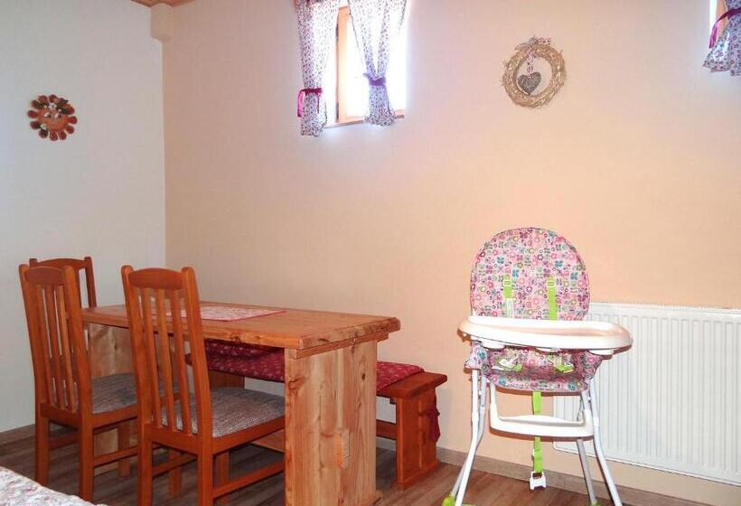 דירת שני חדרים, Farma Růžová