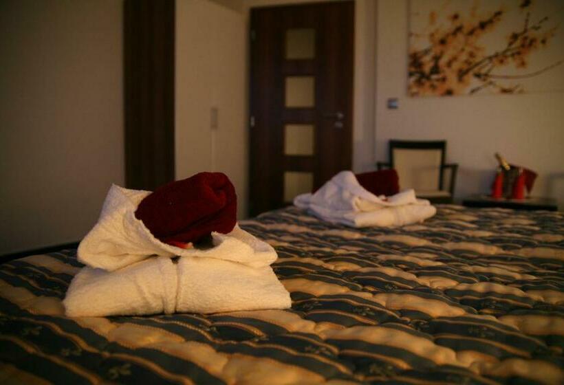 חדר סופריור, Krušnohorský Dvůr