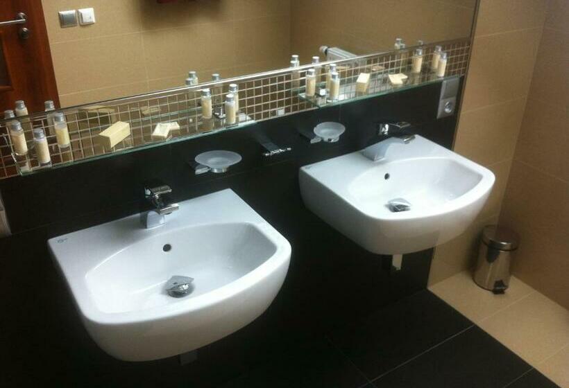 Négyágyas Standard Szoba, Krušnohorský Dvůr