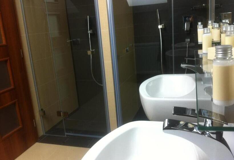 Négyágyas Standard Szoba, Krušnohorský Dvůr