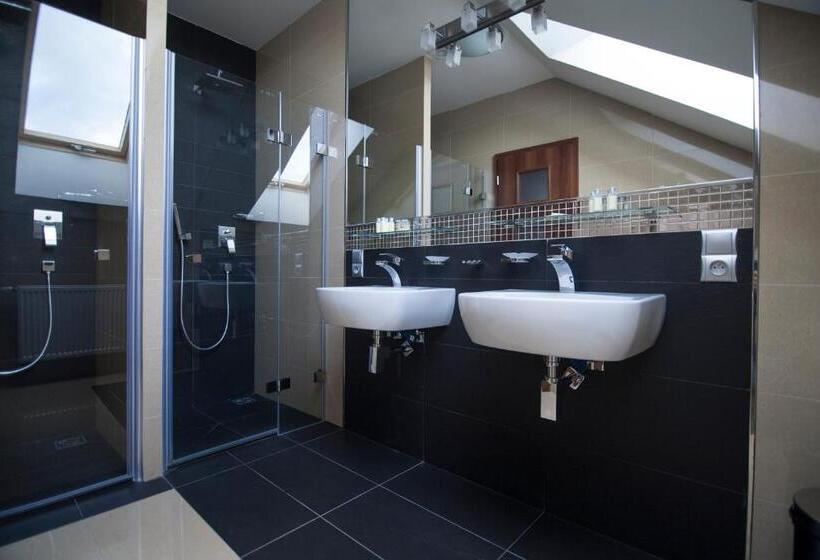 Négyágyas Standard Szoba, Krušnohorský Dvůr