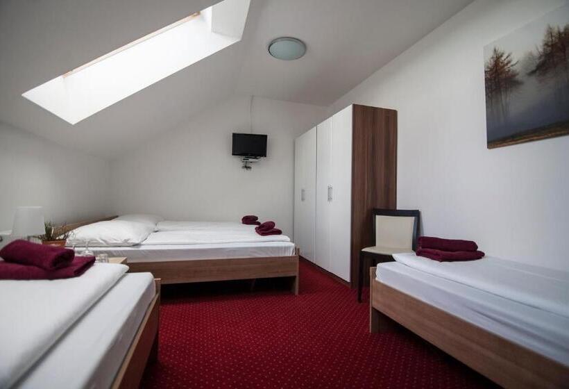 Négyágyas Standard Szoba, Krušnohorský Dvůr