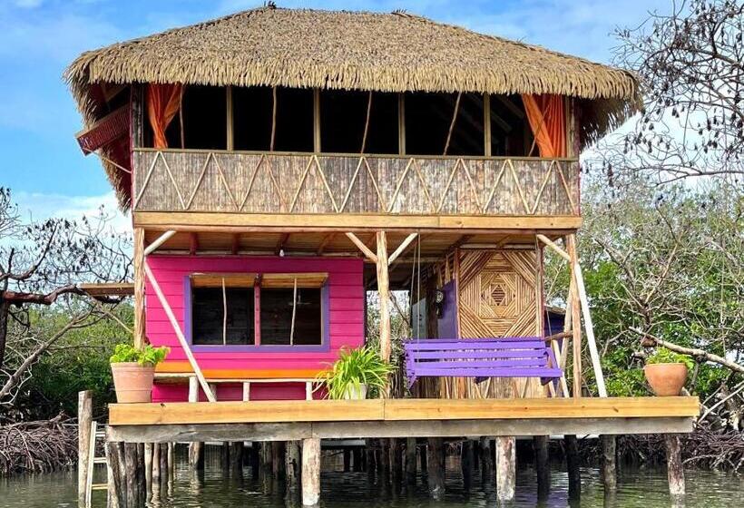 بنجلو عائلى مطل على البحر, Urraca Monkey Island Eco Resort