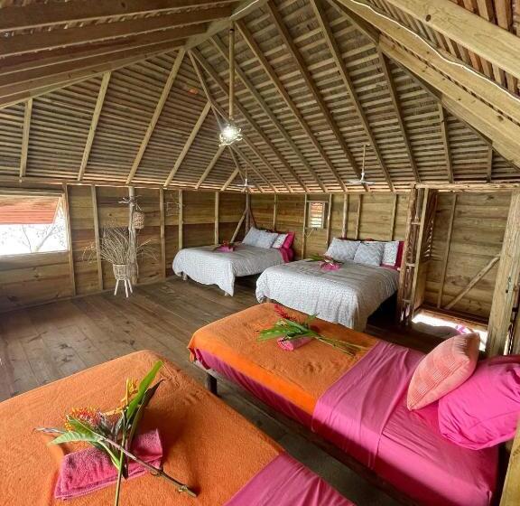 بنجلو عائلى مطل على البحر, Urraca Monkey Island Eco Resort