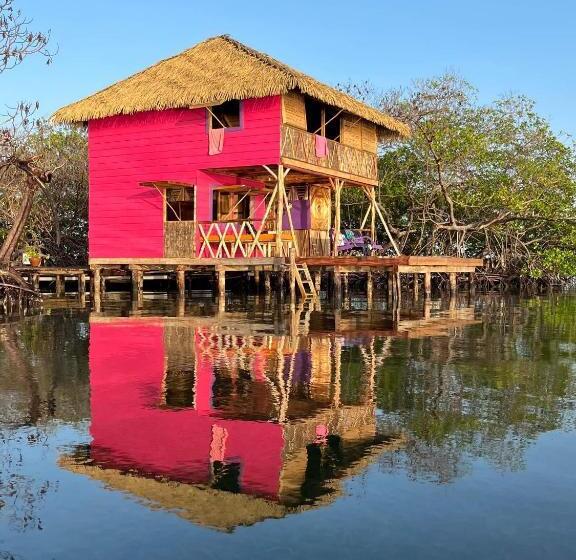 بنجلو عائلى مطل على البحر, Urraca Monkey Island Eco Resort