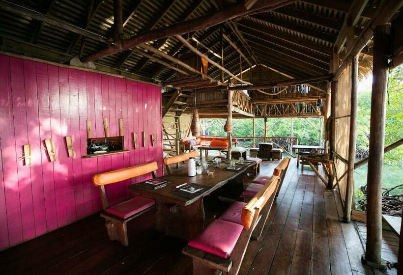 بنجلو عائلى مطل على البحر, Urraca Monkey Island Eco Resort