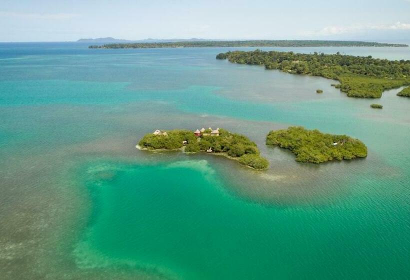 בקתה משפחתית נוף לים, Urraca Monkey Island Eco Resort