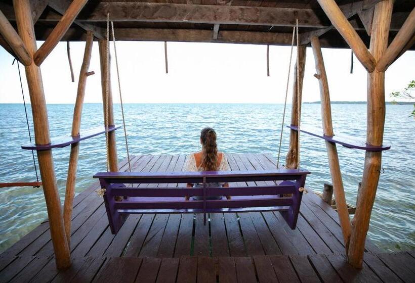 بنجلو عائلى مطل على البحر, Urraca Monkey Island Eco Resort