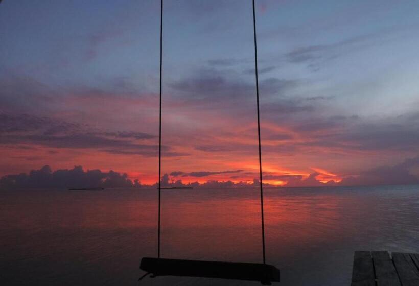 بنجلو عائلى مطل على البحر, Urraca Monkey Island Eco Resort