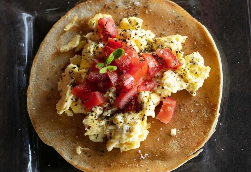 بنجلو قياسى, Urraca Monkey Island Eco Resort