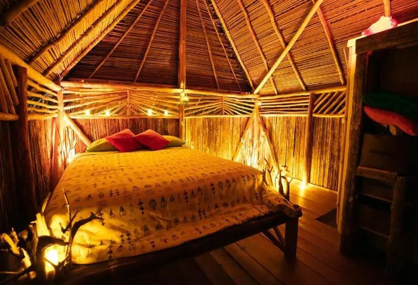 デラックスバンガロー, Urraca Monkey Island Eco Resort