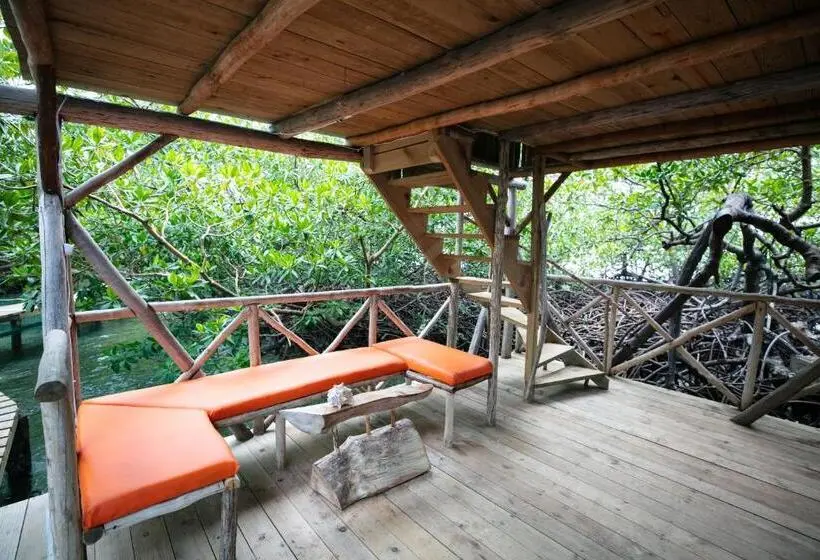 デラックスバンガロー, Urraca Monkey Island Eco Resort