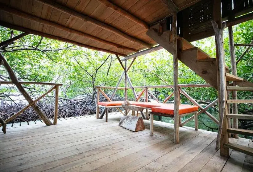 デラックスバンガロー, Urraca Monkey Island Eco Resort