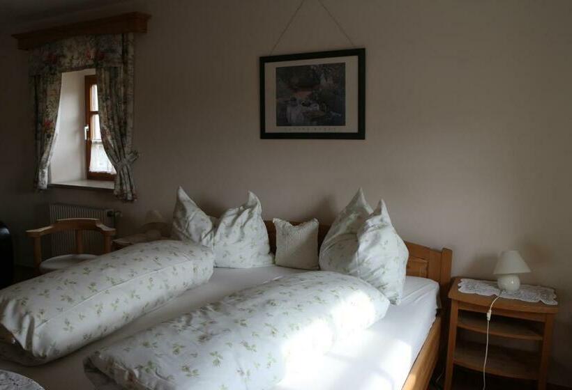 Номер Стандарт Вид на Сад, Haus Schönegger