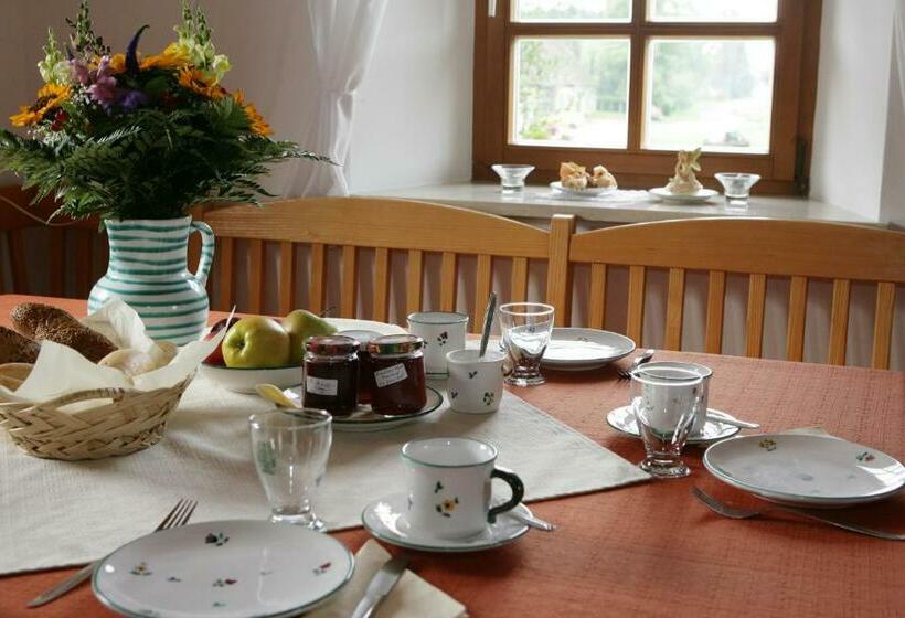 Номер Стандарт Вид на Сад, Haus Schönegger