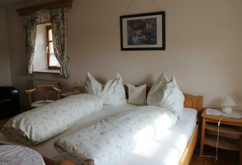 Номер Стандарт Вид на Сад, Haus Schönegger