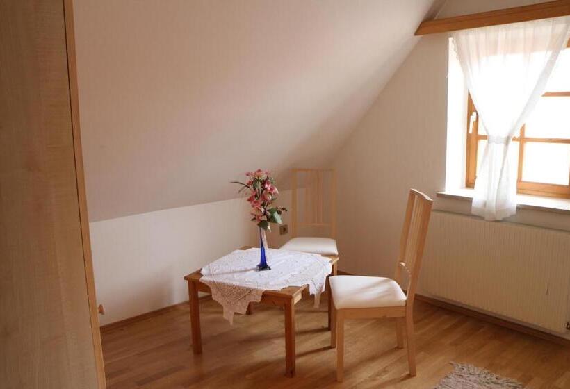 Номер Стандарт Вид на Сад, Haus Schönegger