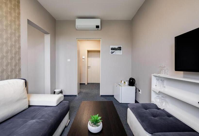 جناح, Penzión Aqua Maria