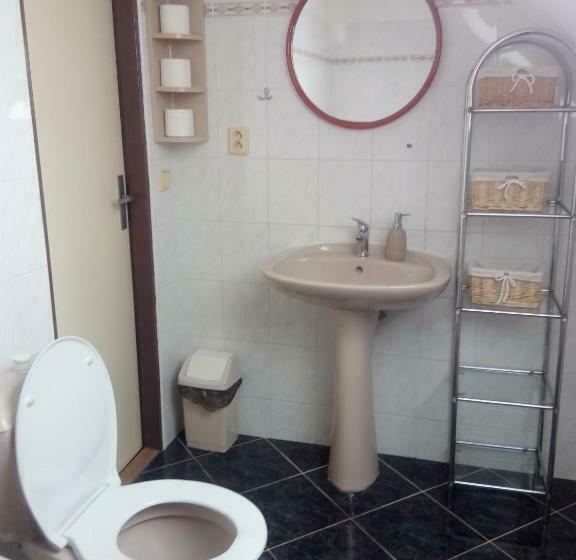 חדר משפחתי, Pension Pastis