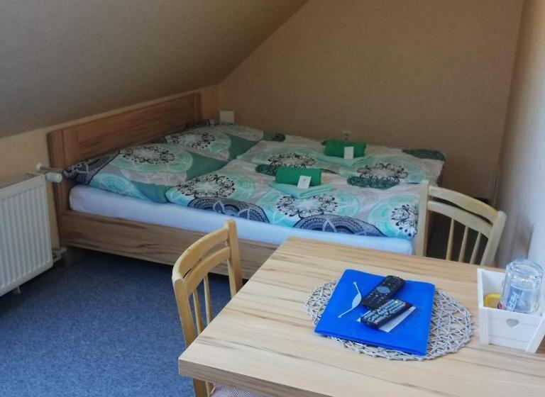 חדר סטנדרט לשלושה, Pension Pastis