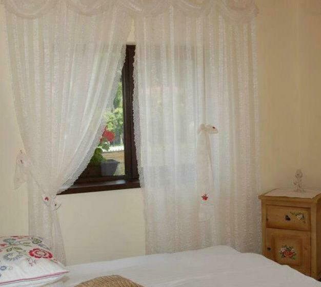 Люкс 4 Спальни, Pensiune Maria