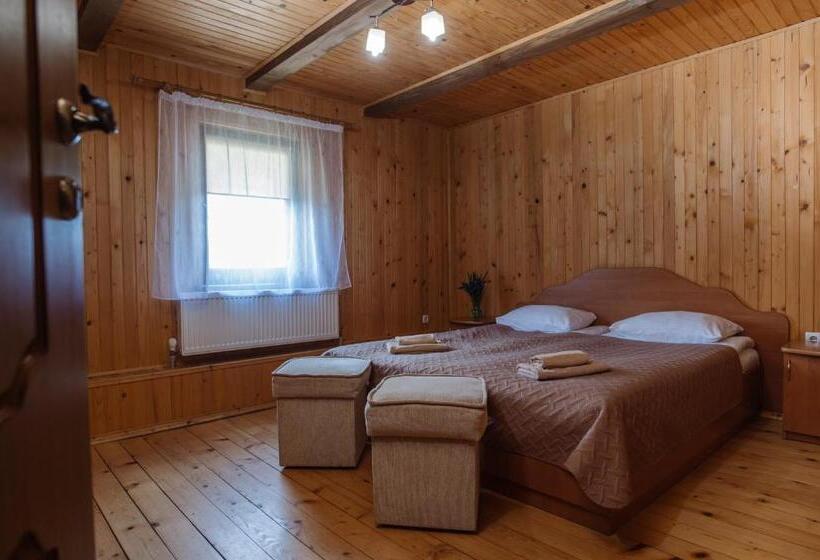 غرفة قياسية رباعية, рибничанка