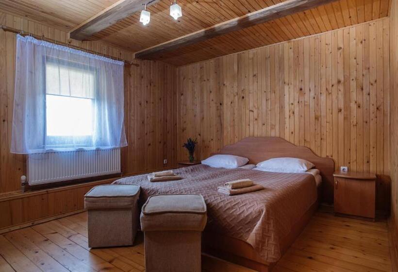 غرفة قياسية رباعية, рибничанка