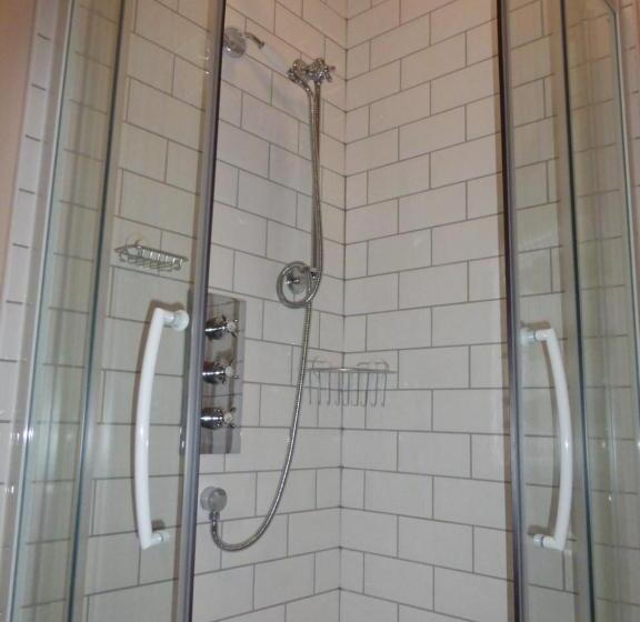 标准间, Home Farm House